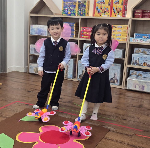 즐거운 미술시간 나비로 변신하여 꽃길을 걸어보아요^^